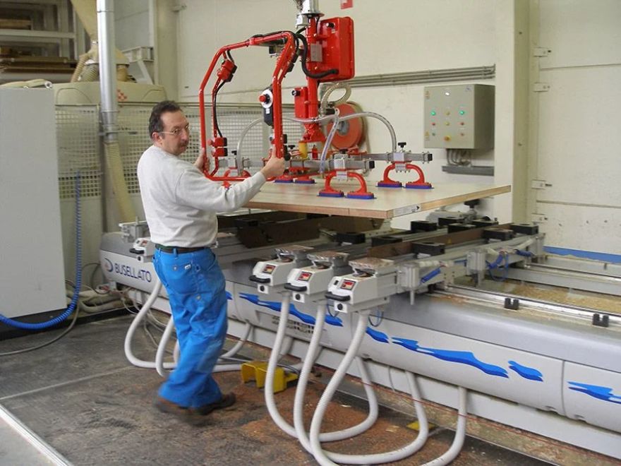 Dalmec vacuum manipulator handling architectural glass panels for safe lifting and accurate positioning in glazing applications.