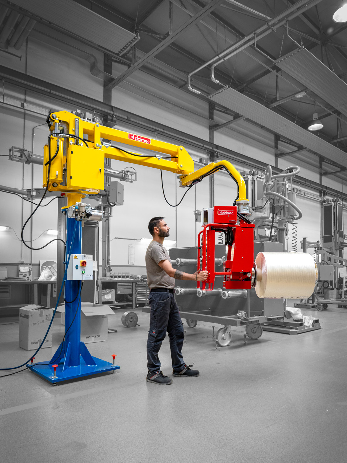 Dalmec custom pneumatic manipulator engineered for safe and ergonomic industrial load handling.