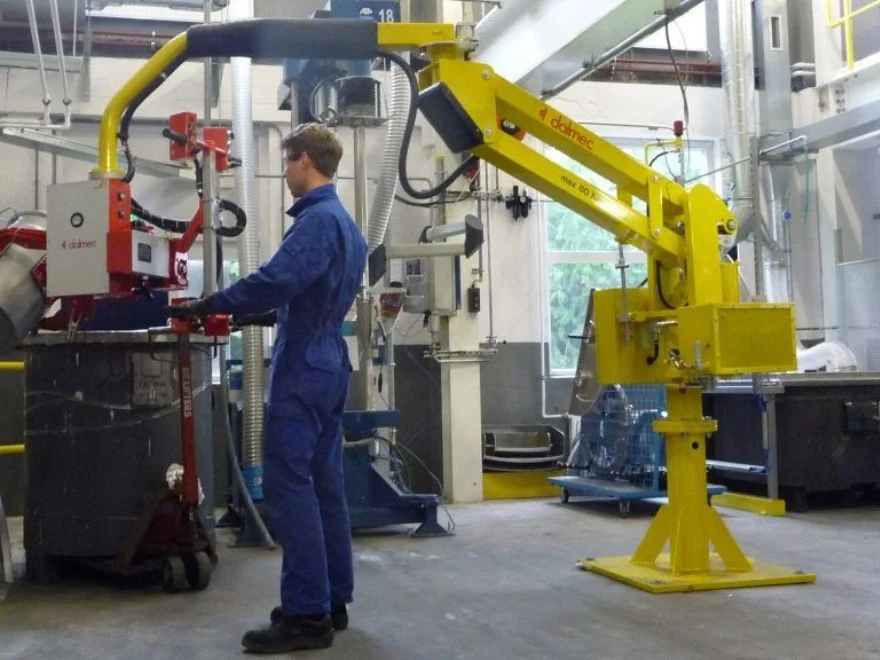 Dalmec pneumatic drum manipulator designed for controlled drum emptying