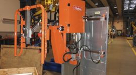 Dalmec manipulator lifting plastic packaging components for safe, precise handling during manufacturing.